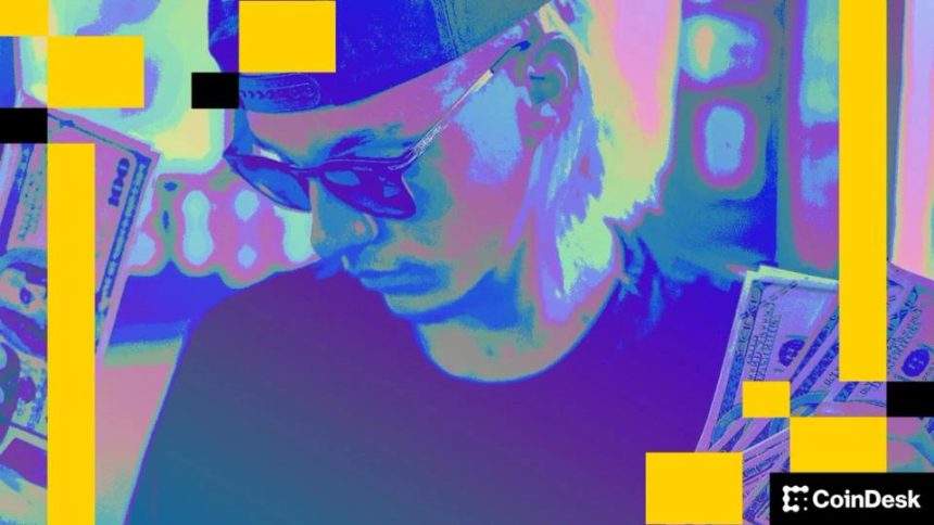 Altseason chatter collapses as dogecoin correlation hints at rebound