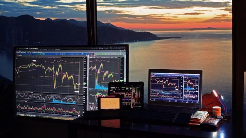 BTC ETFs lose $635 million in a single day. What next?